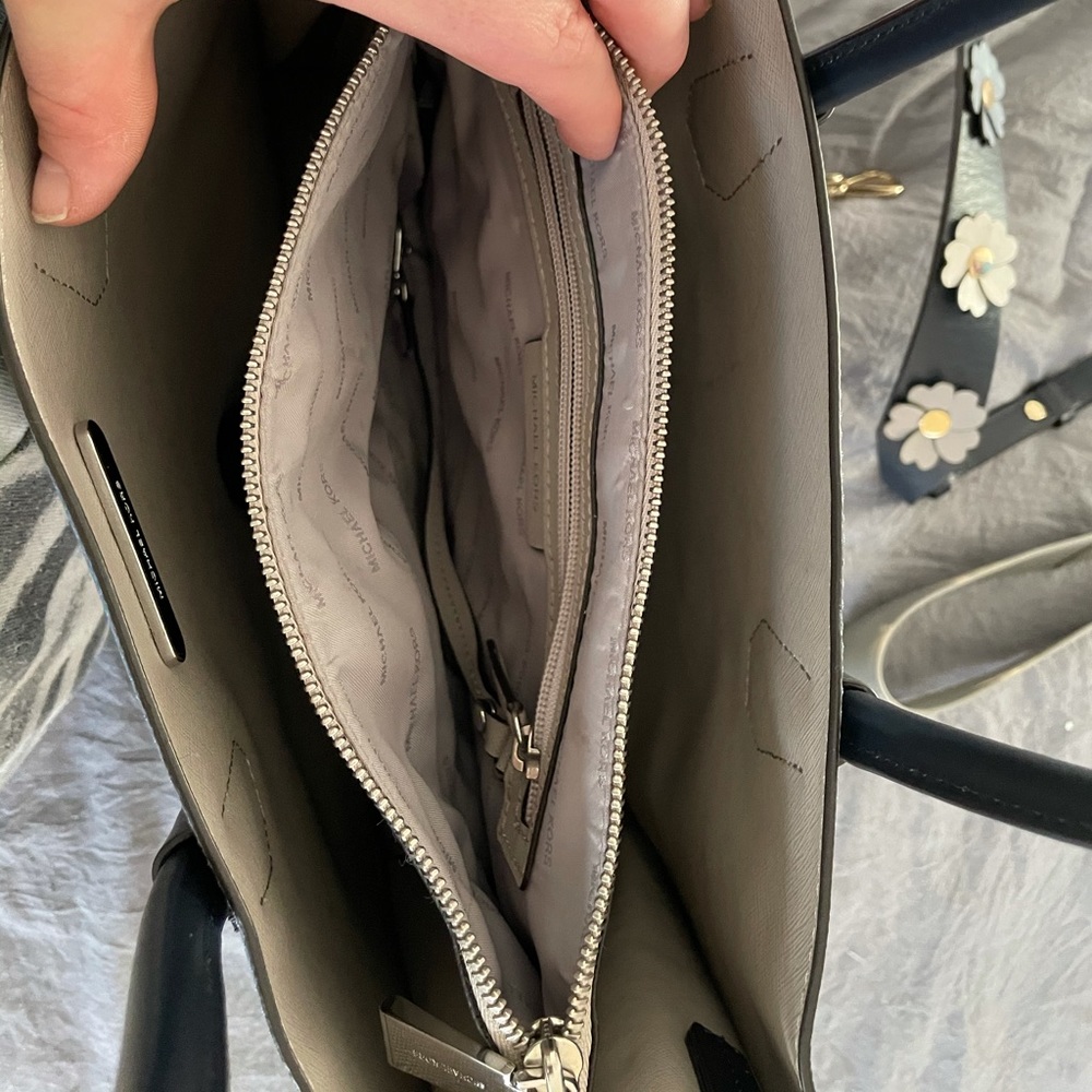 Michael Kors bags - Picture 2 of 4